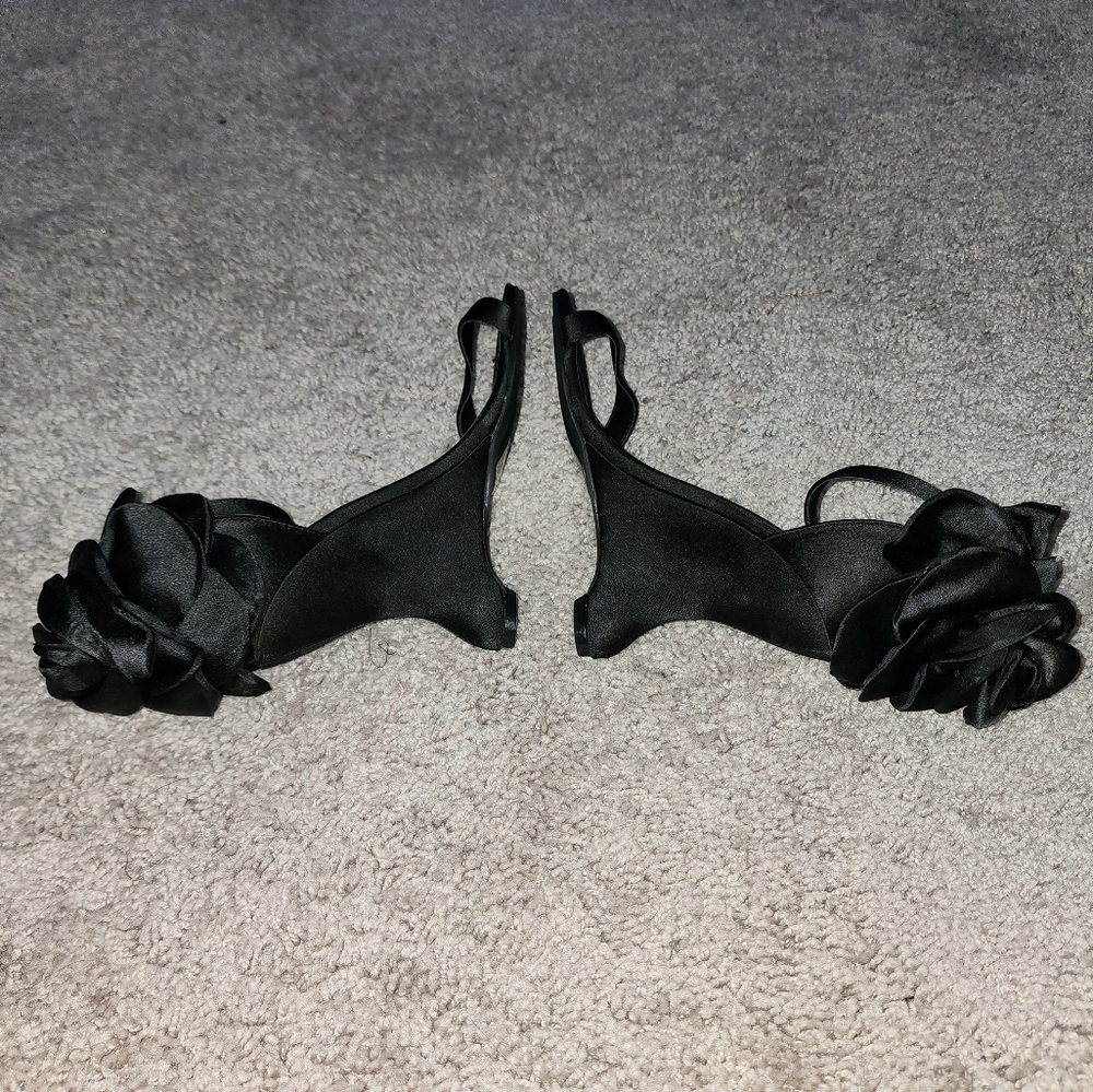 Brand New Satin Rose Heel - Picture 3 of 3